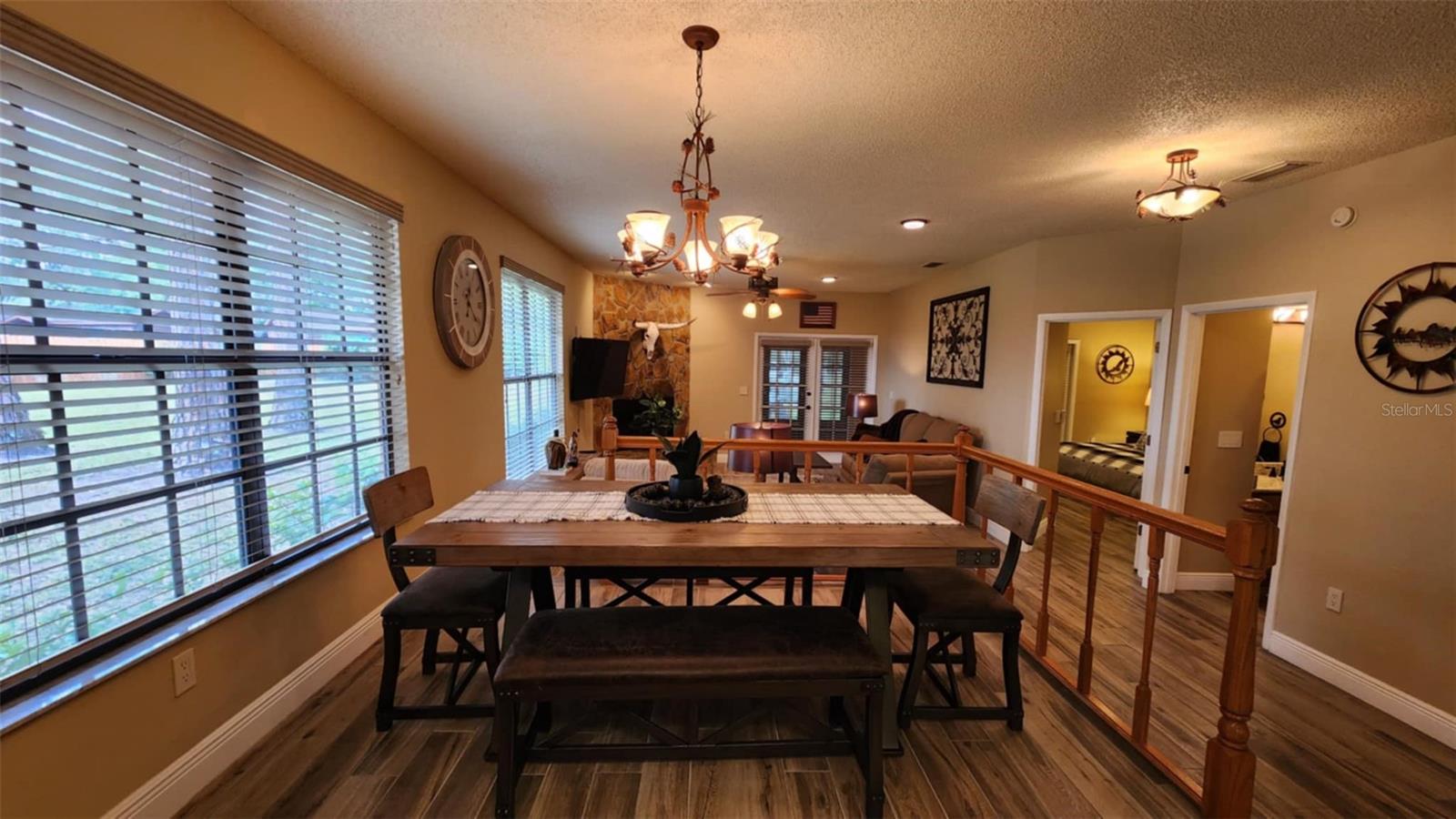 462 BLUE HERON CIR photo 3