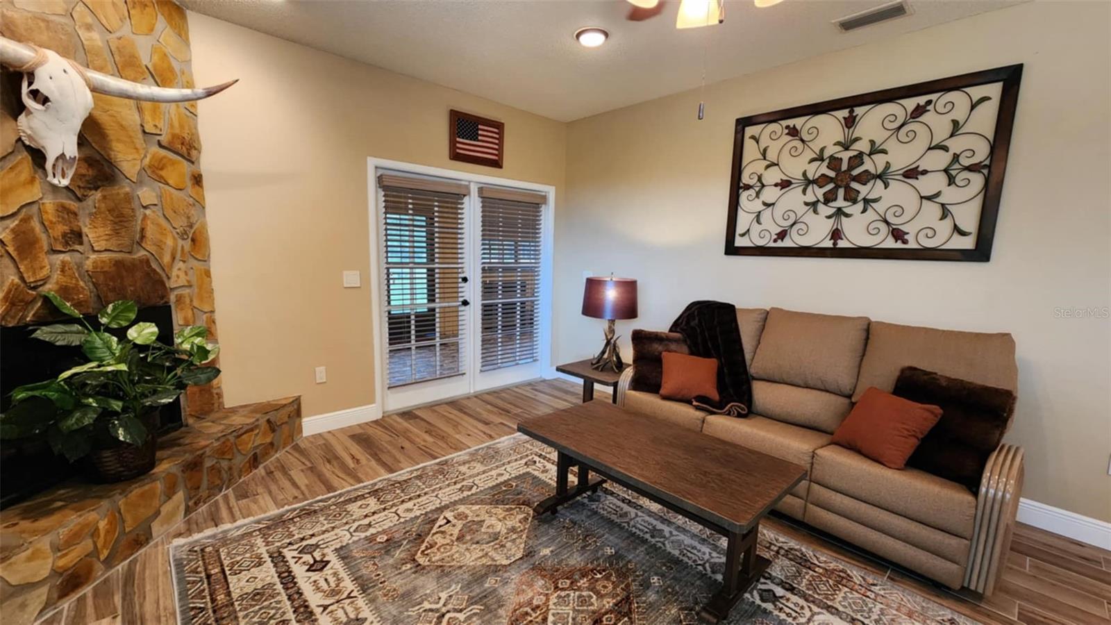 462 BLUE HERON CIR photo 4