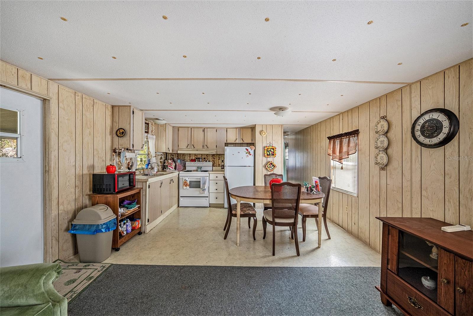9405 CHEROKEE DR photo 5