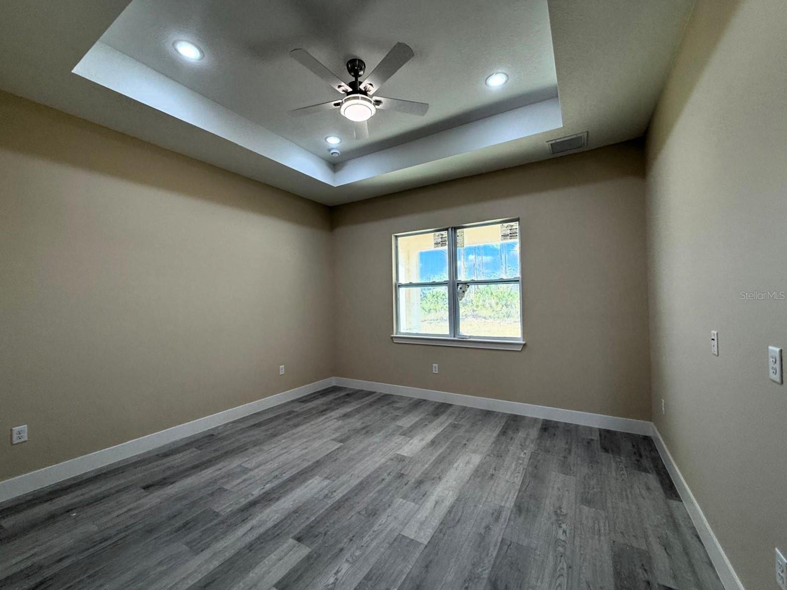 1504 KOHLENBERG AVE photo 4