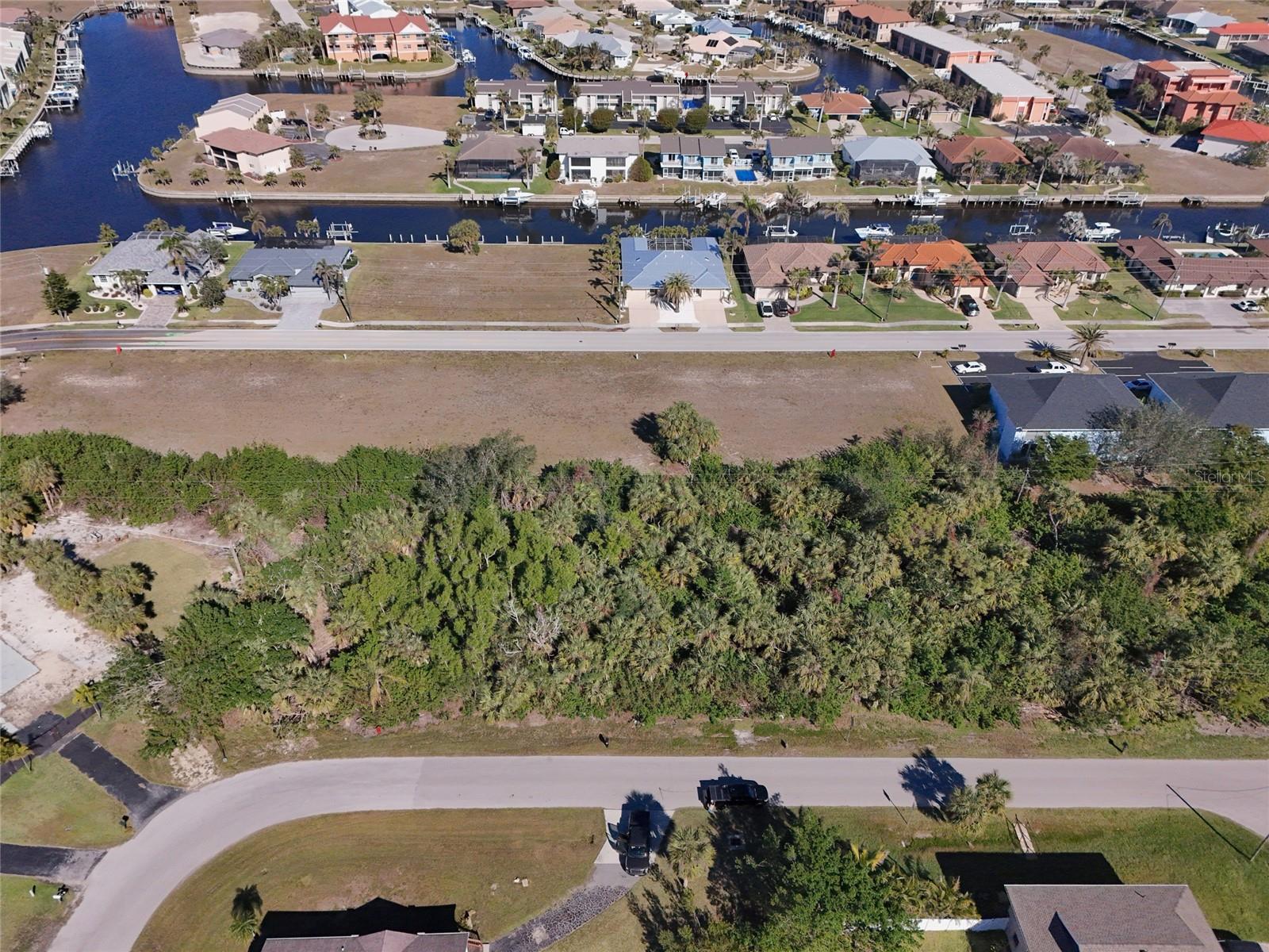 1122 MARLIN DR photo 4