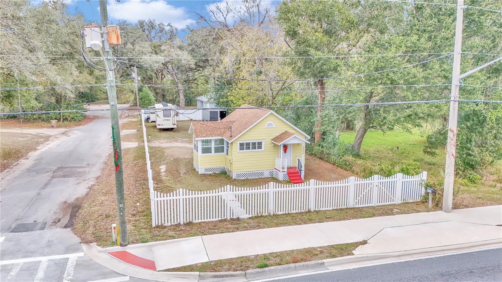 2605 W SILVER SPRINGS BLVD photo 3