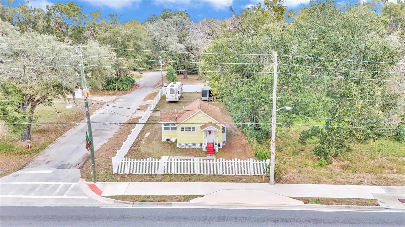 2605 W SILVER SPRINGS BLVD photo 4