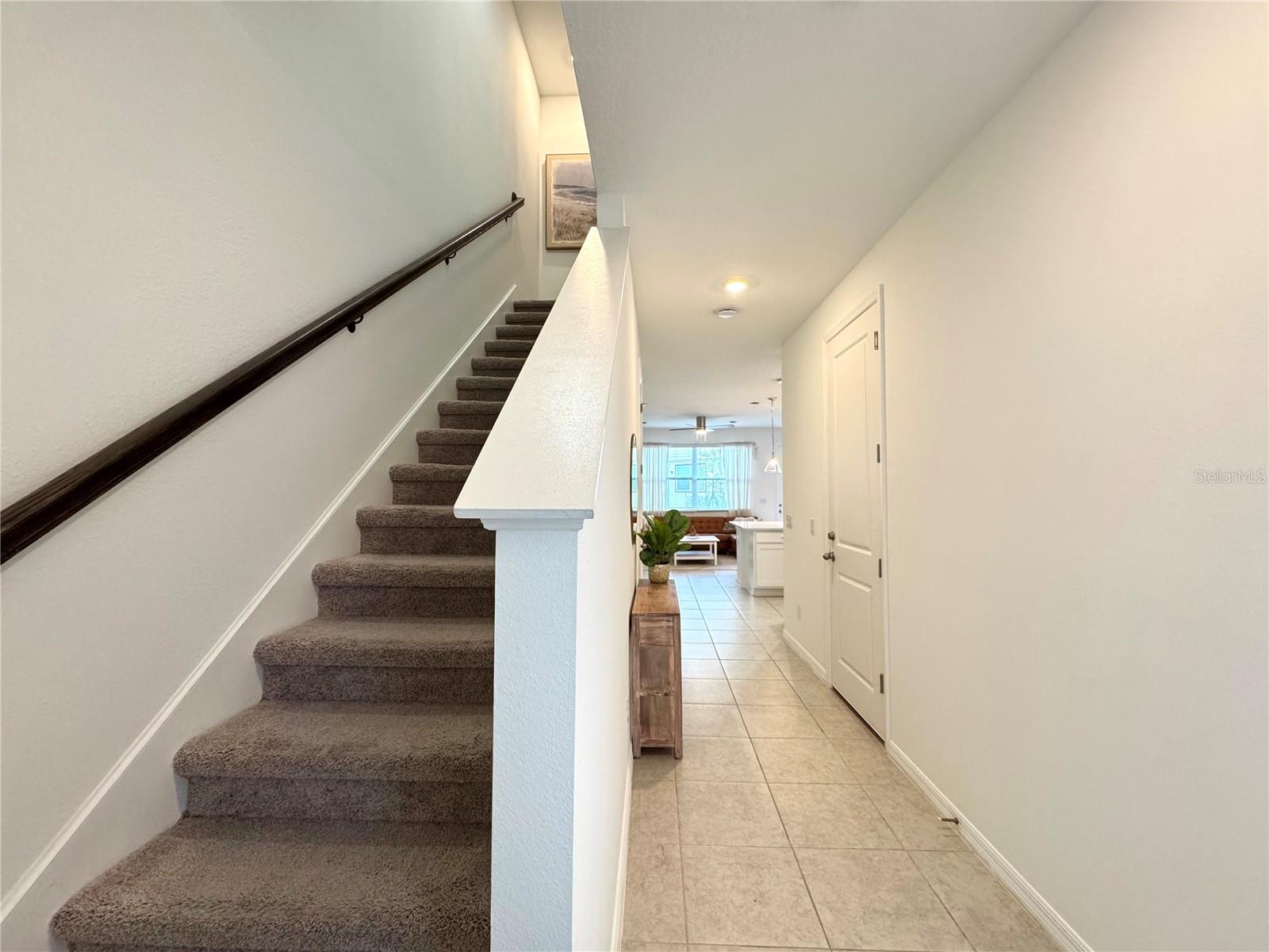 1017 PLANTATION LN photo 2