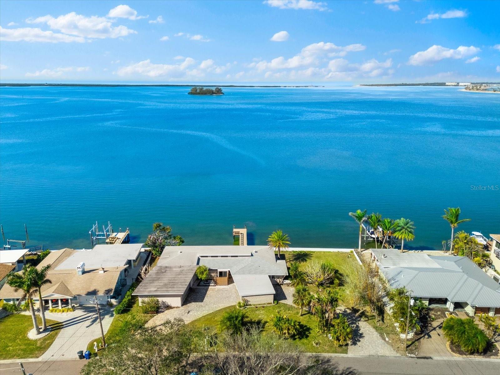 2210 HARBOR VIEW DR photo 4
