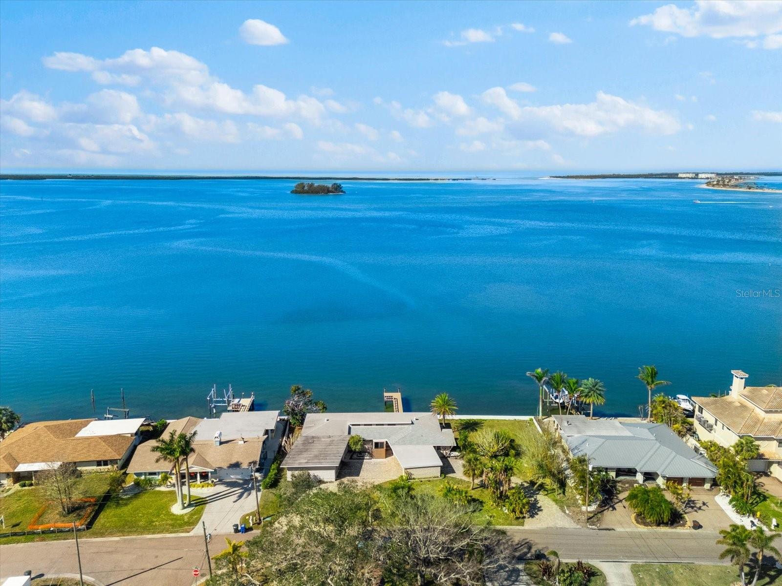2210 HARBOR VIEW DR photo 5