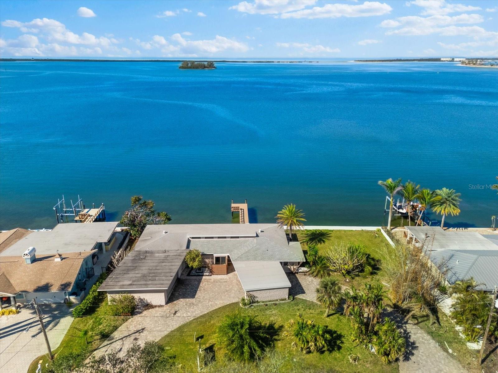 2210 HARBOR VIEW DR photo 2
