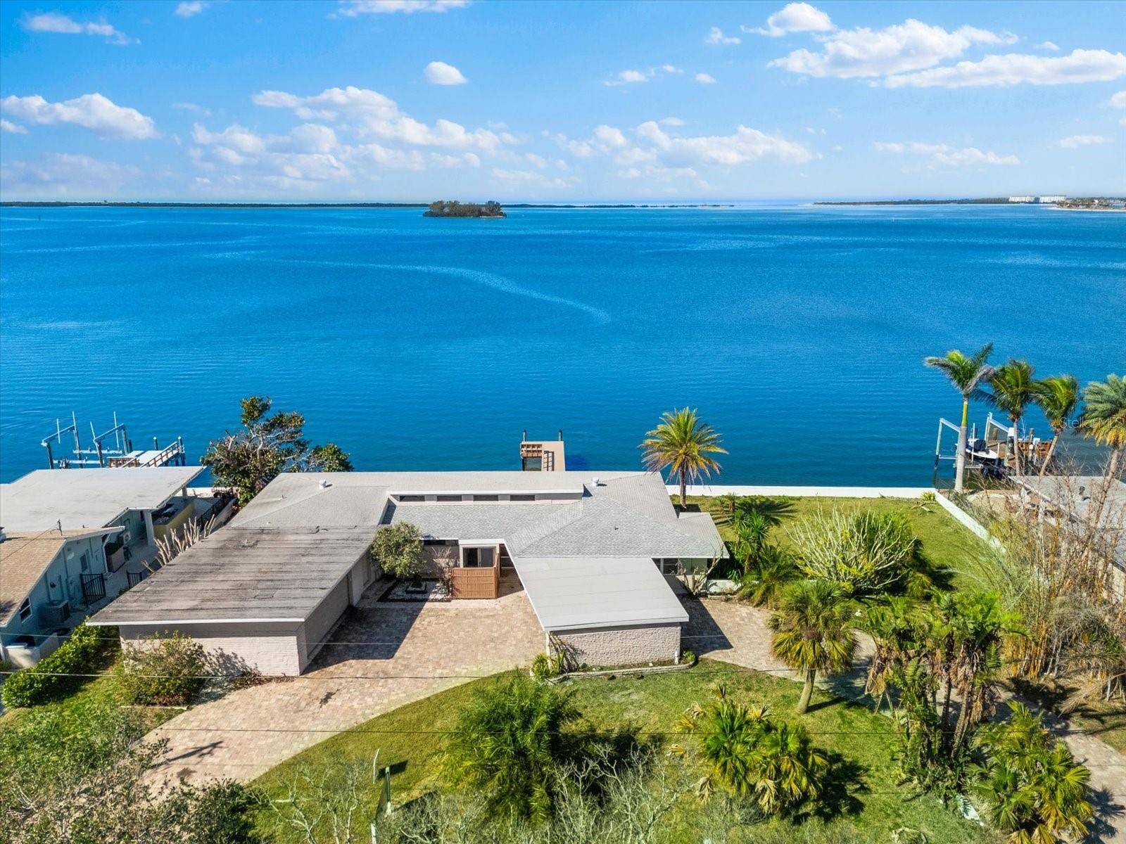2210 HARBOR VIEW DR photo 3