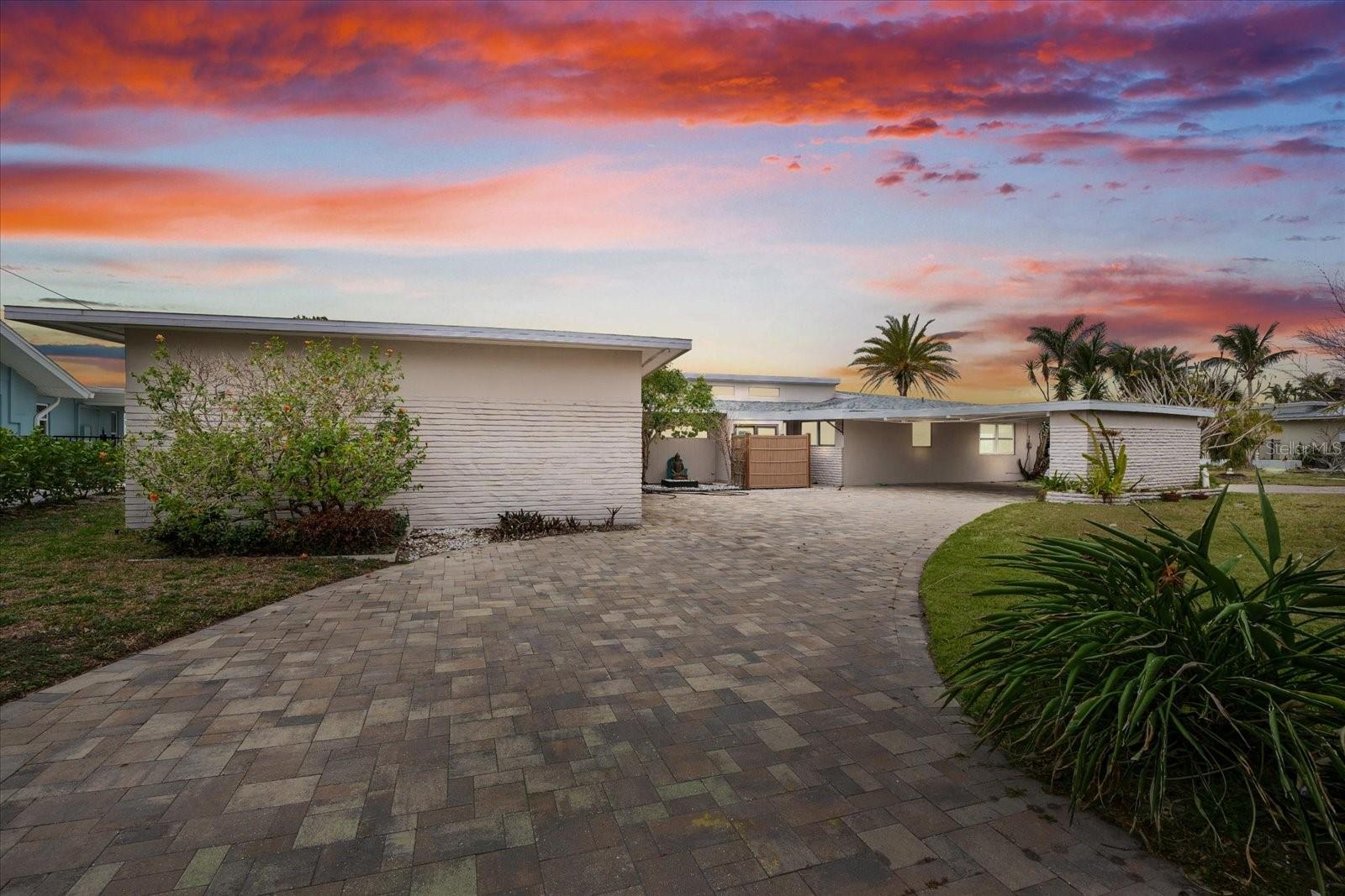2210 HARBOR VIEW DR