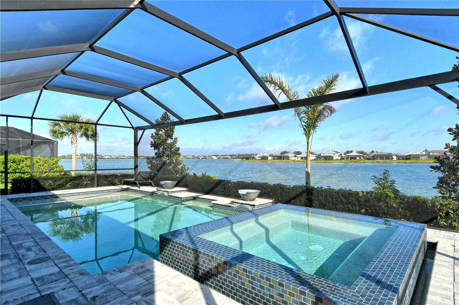 8052 GRANDE SHORES DR photo 2