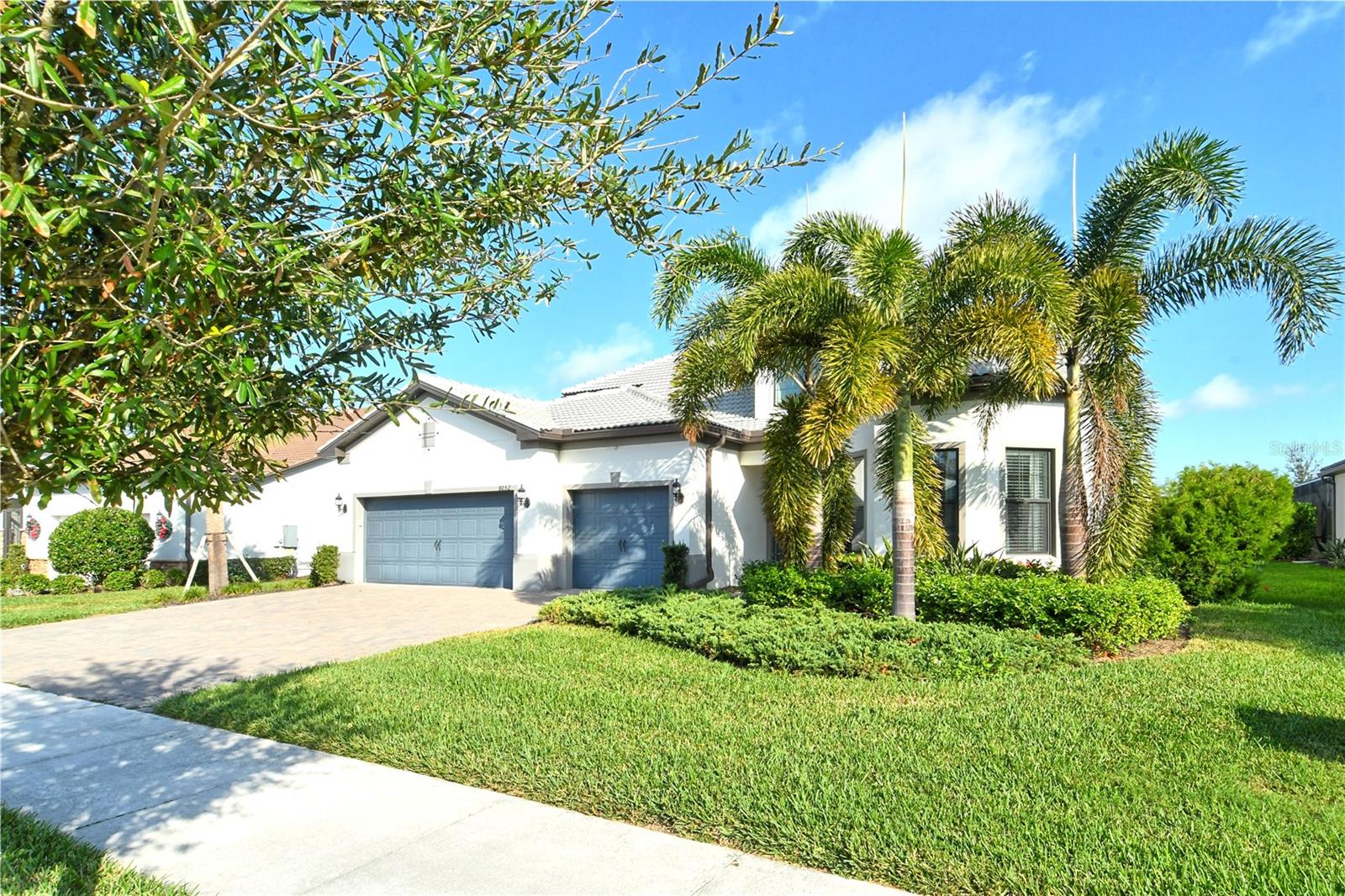 8052 GRANDE SHORES DR photo 3