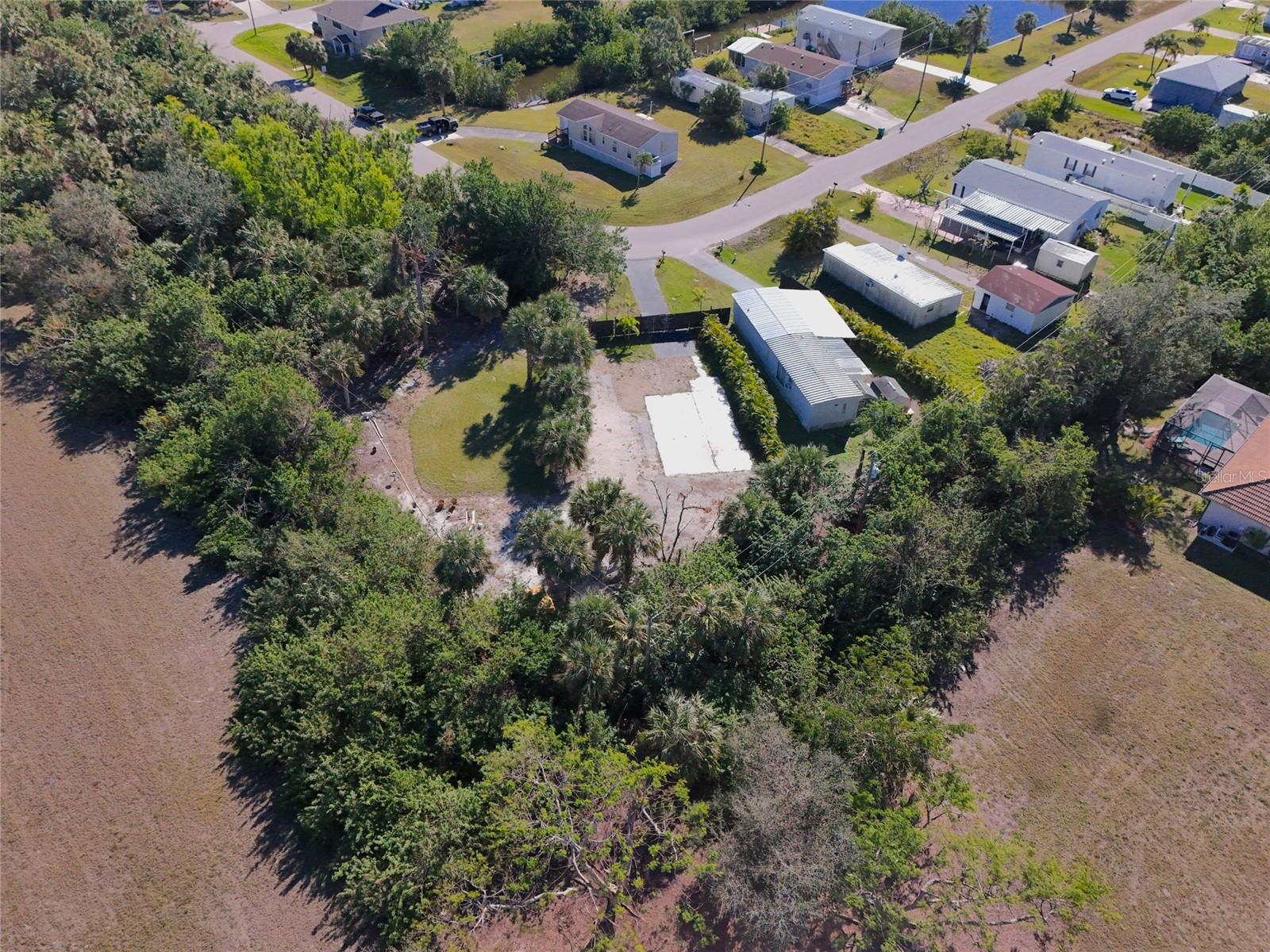 1136 MARLIN DR photo 3