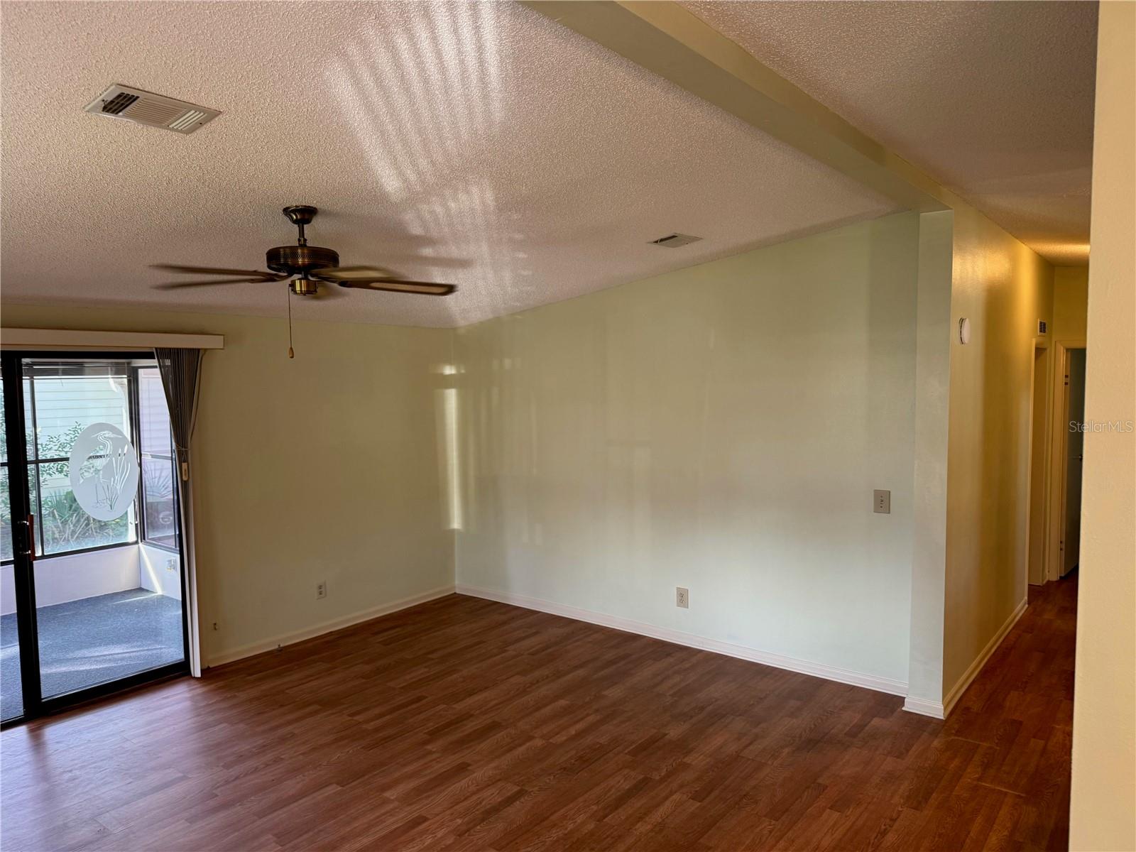 1311 E SCHWARTZ BLVD E photo 4