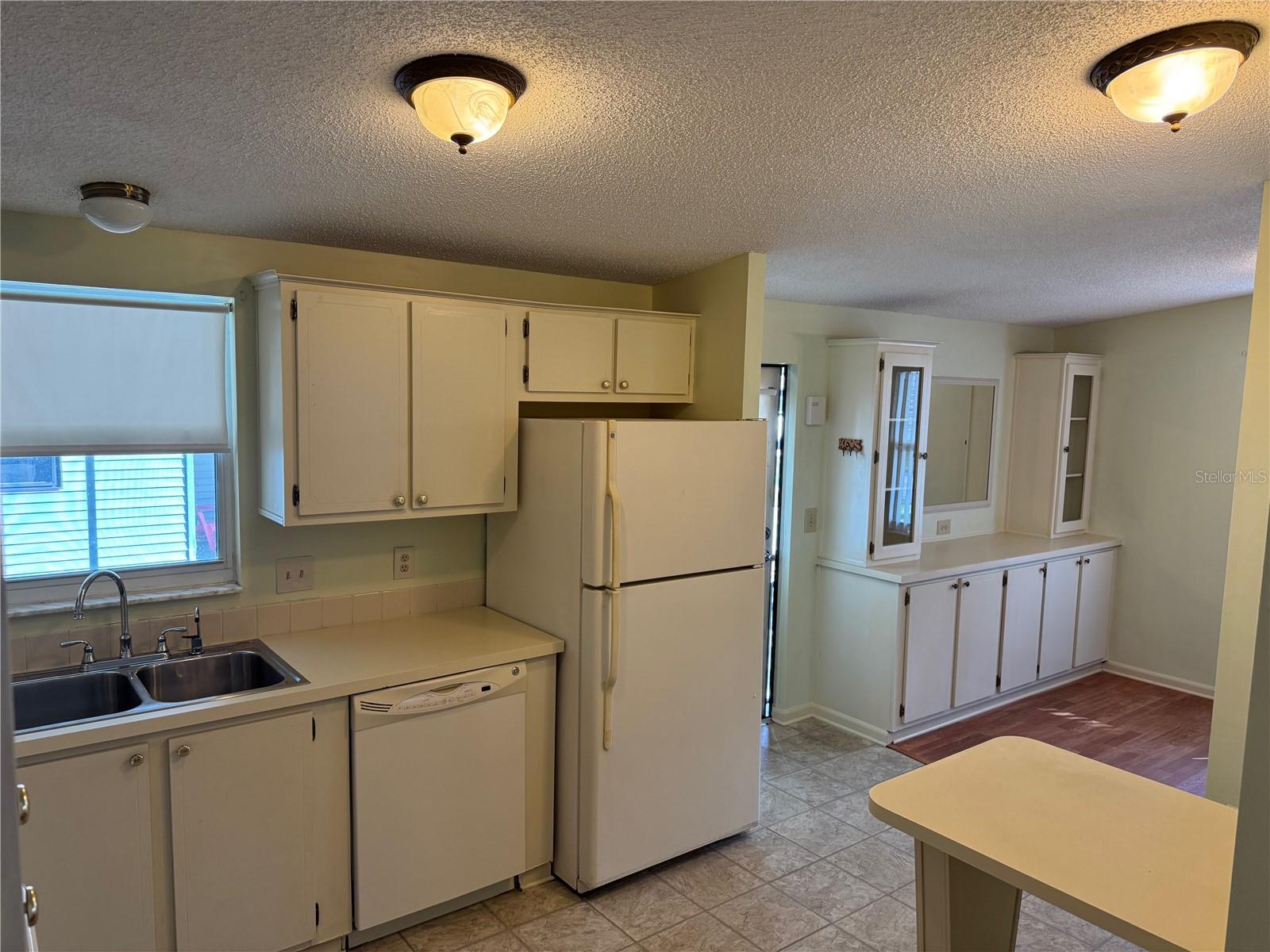 1311 E SCHWARTZ BLVD E photo 5