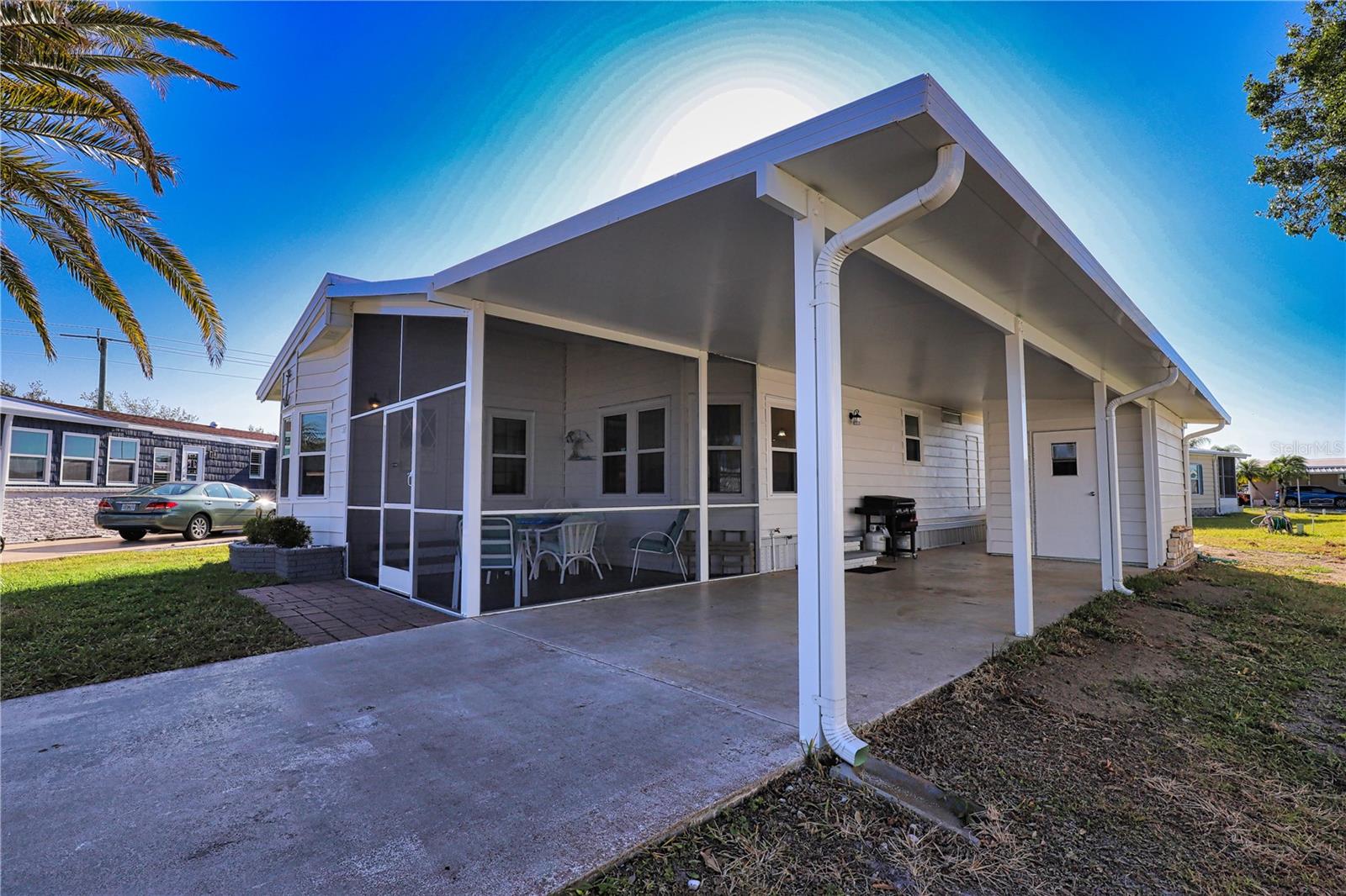 477 LOMA LINDA photo 4