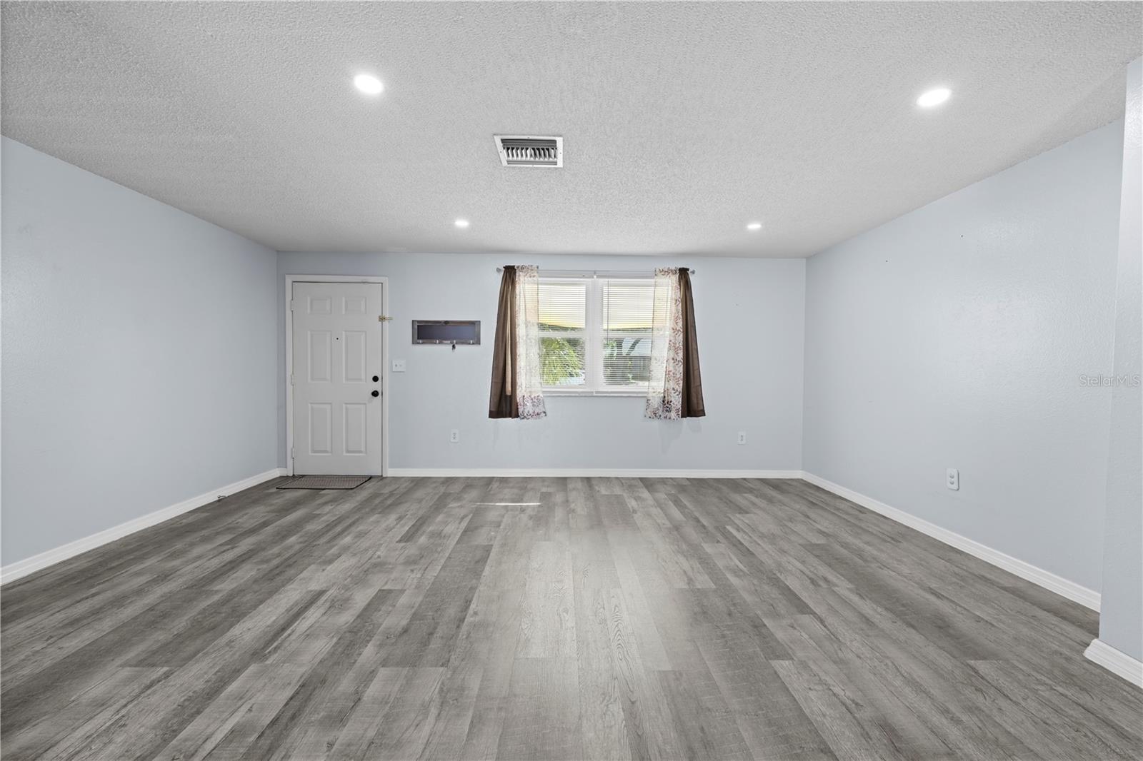 10217 BANNISTER ST photo 5