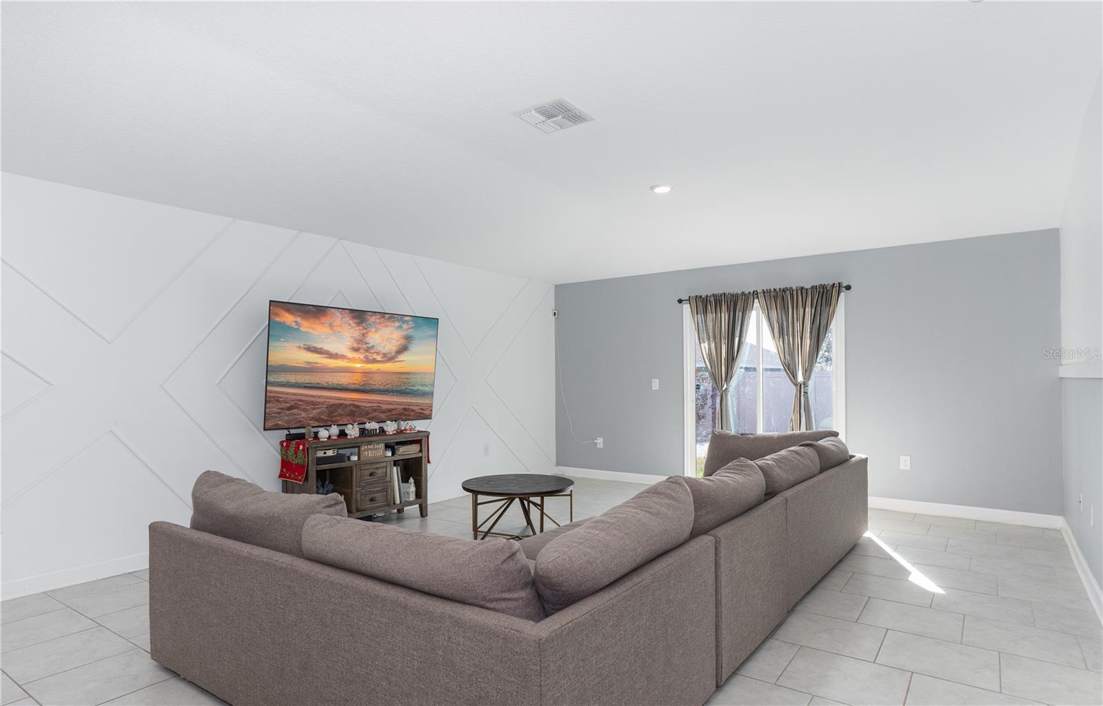 445 N ANDREA CIR photo 2