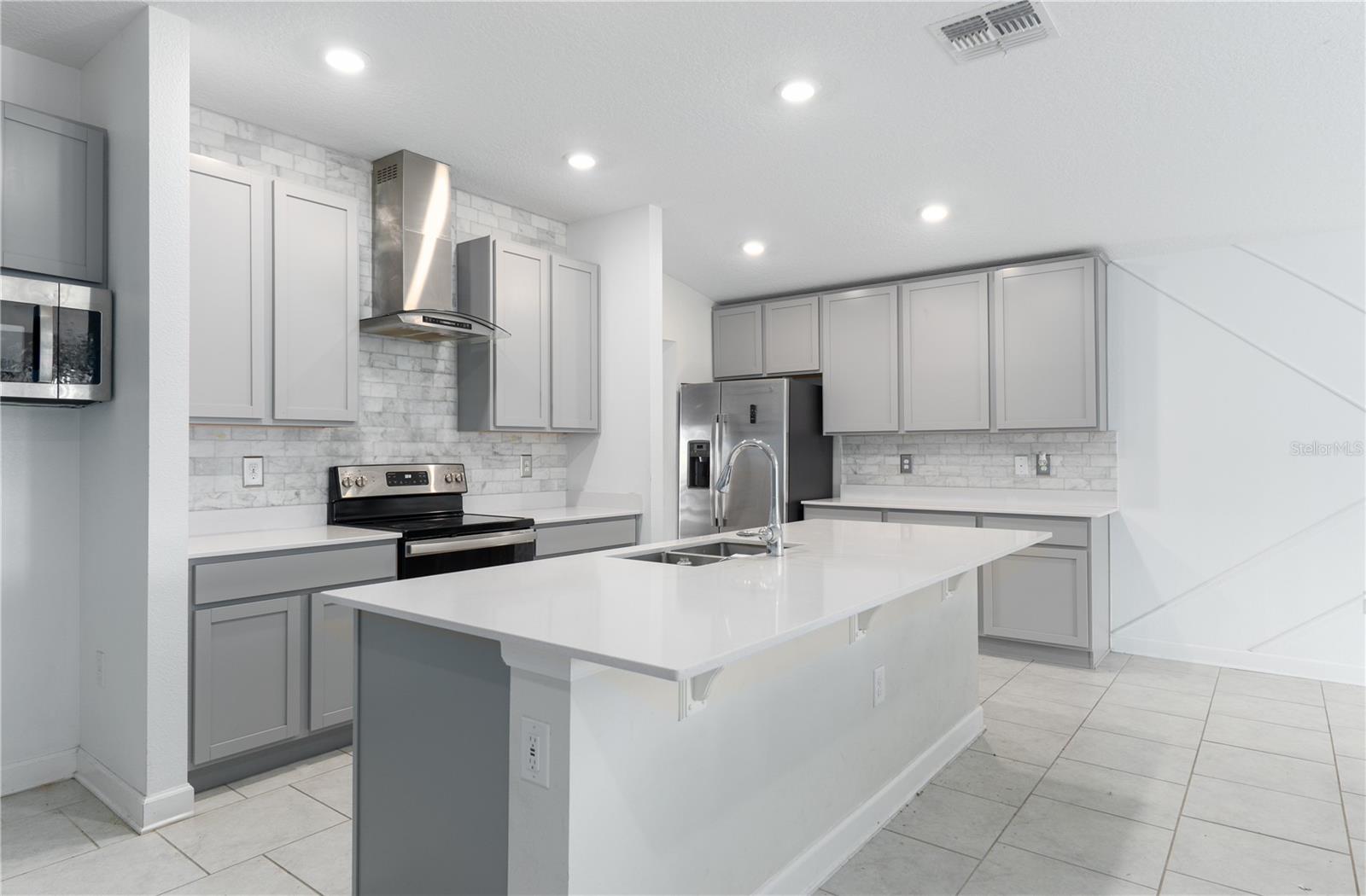 445 N ANDREA CIR photo 3