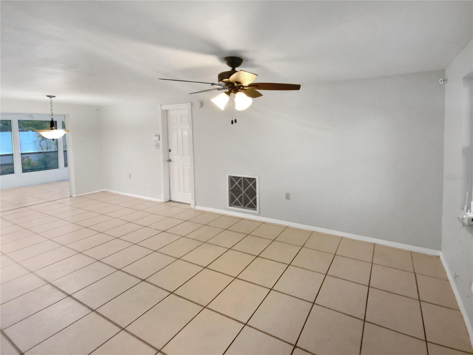 1414 WICKHAM LN photo 3