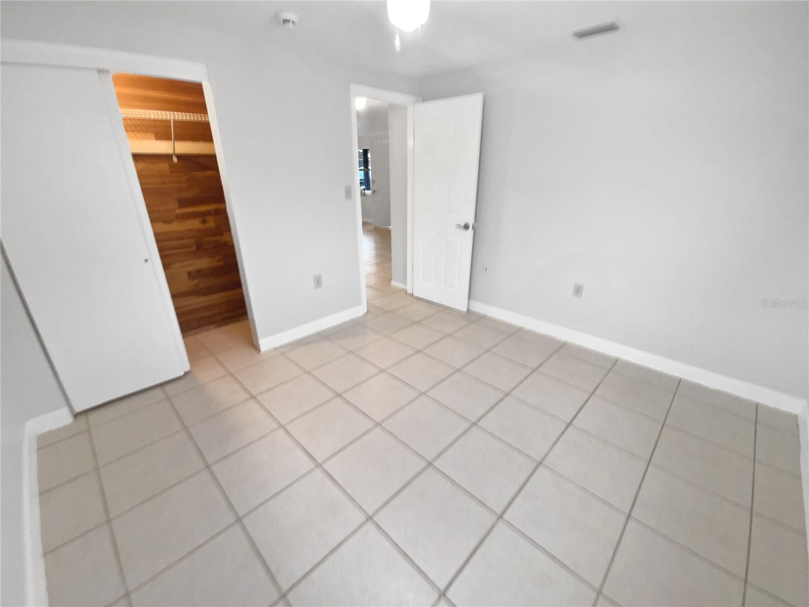 1414 WICKHAM LN photo 5