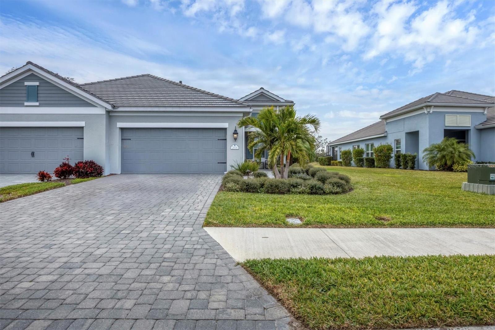 2616 SAPPHIRE BLUE LN photo 2