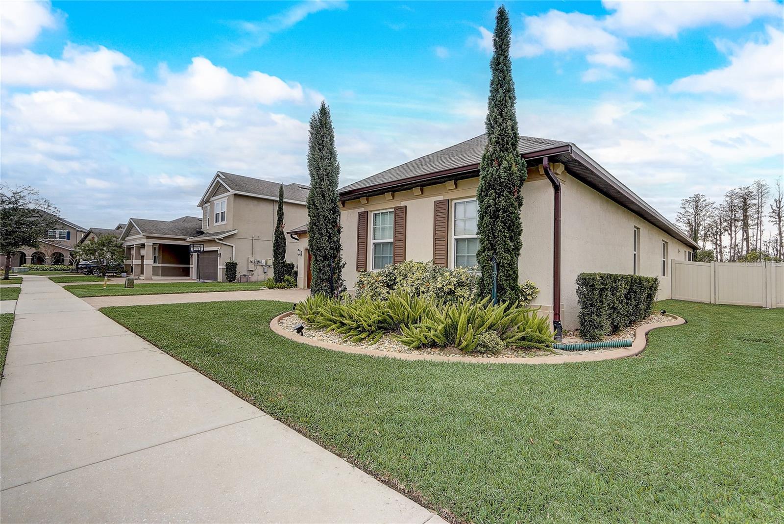 1692 HIGHBANKS CIR photo 3