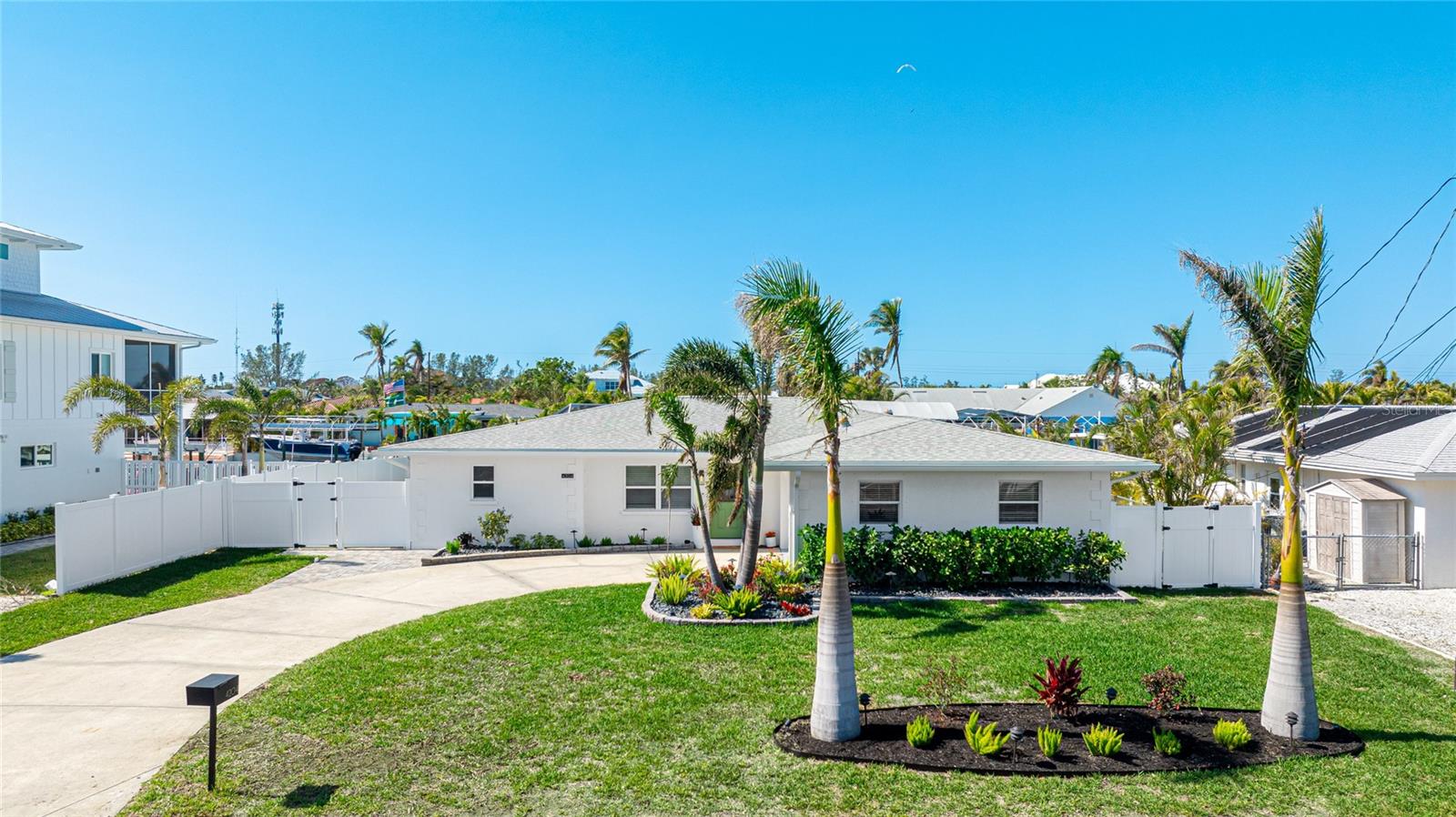 4204 ROYAL PALM DR photo 3