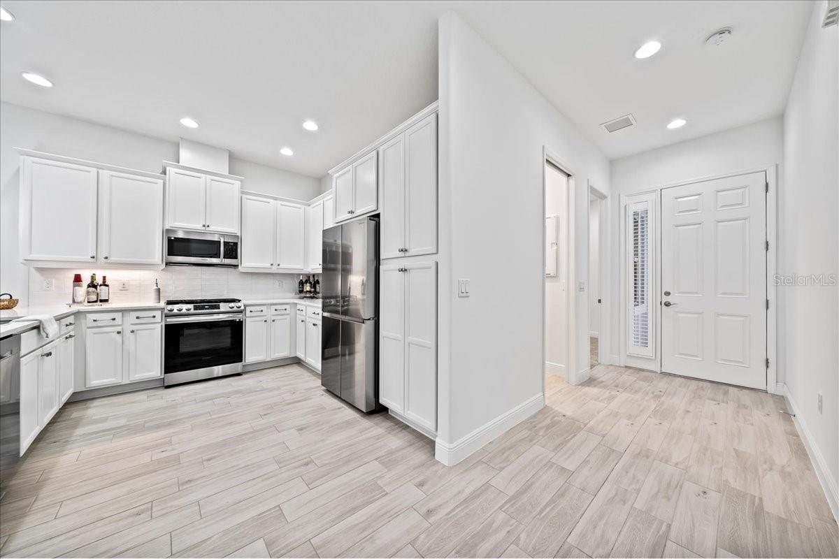 8135 TETHYS CT photo 5