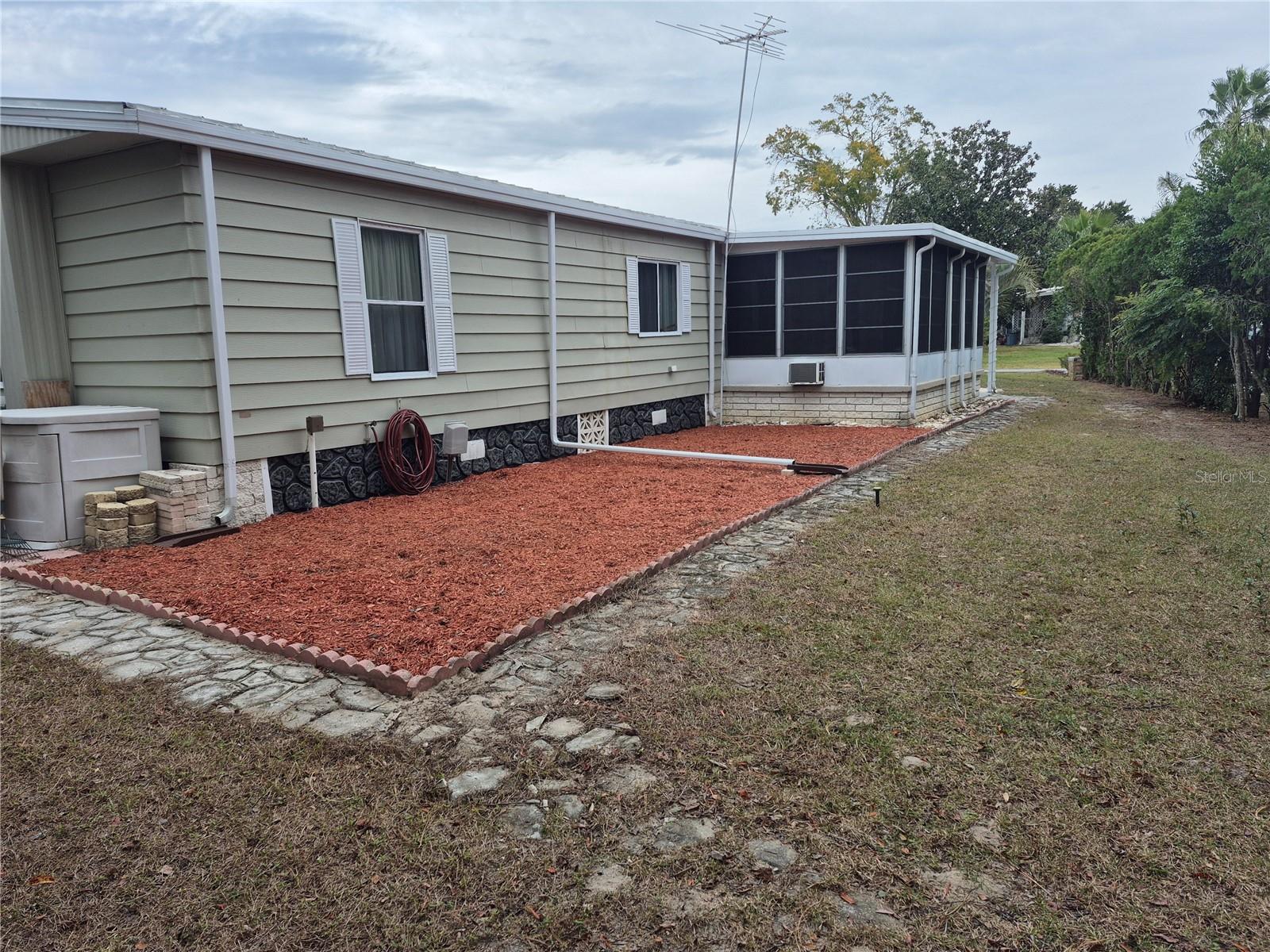 8225 MODENA AVE photo 4