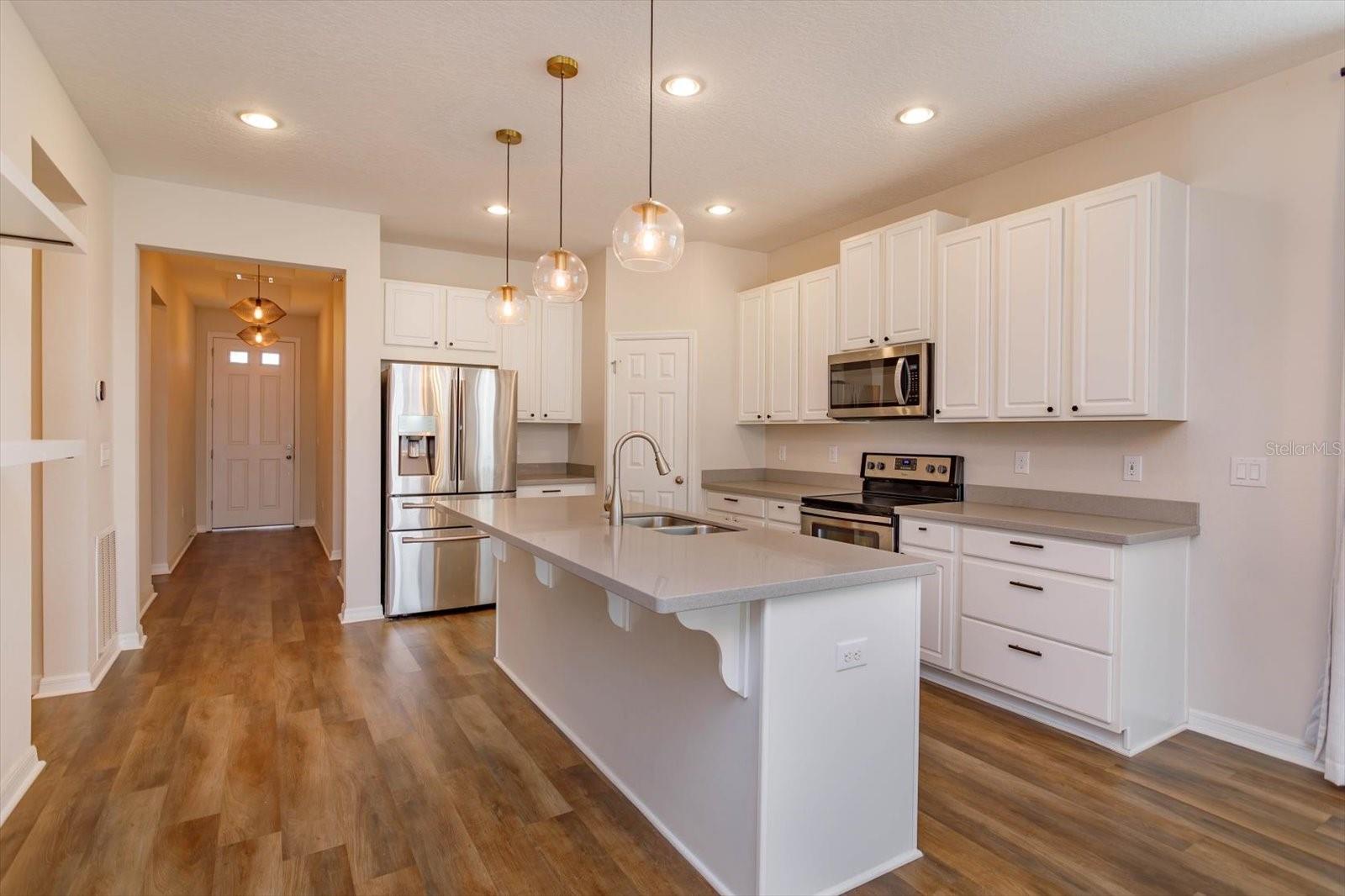 2232 DONAHUE DR photo 3