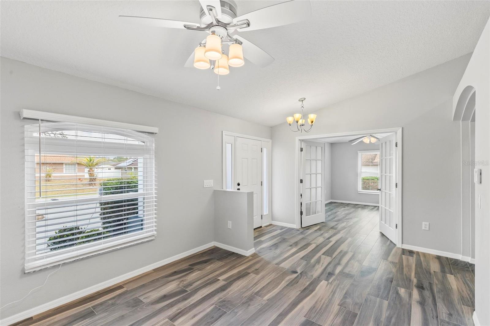 39 FERNGATE LN photo 5