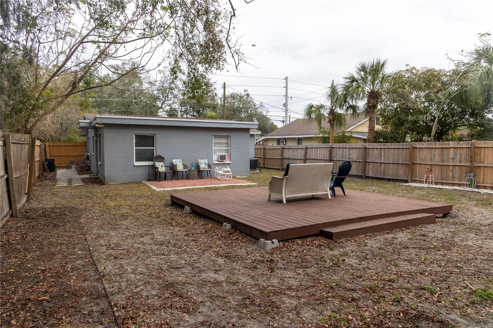 438 E MARTIN LUTHER KING JR DR photo 2