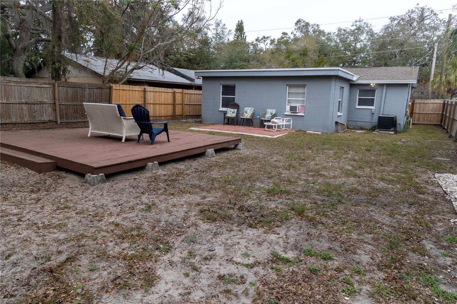 438 E MARTIN LUTHER KING JR DR photo 4