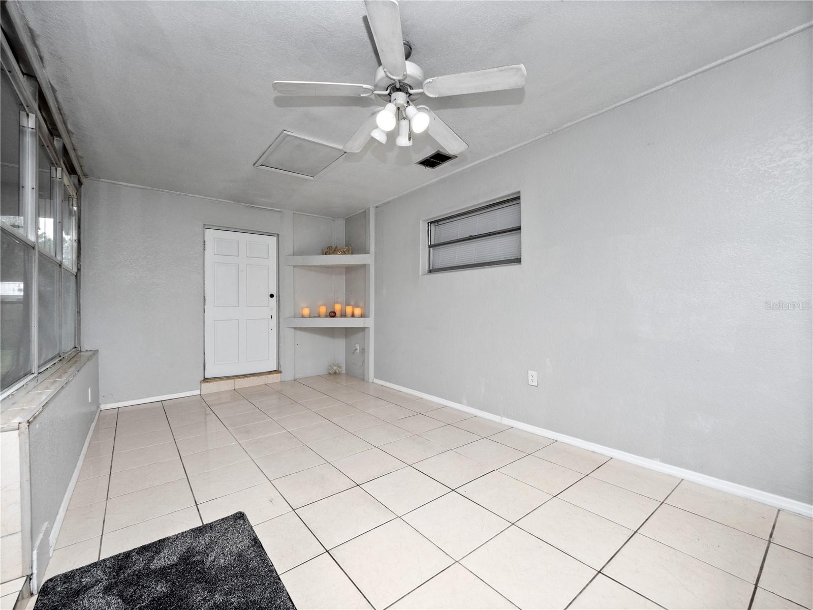2911 DUDLEY DR photo 2