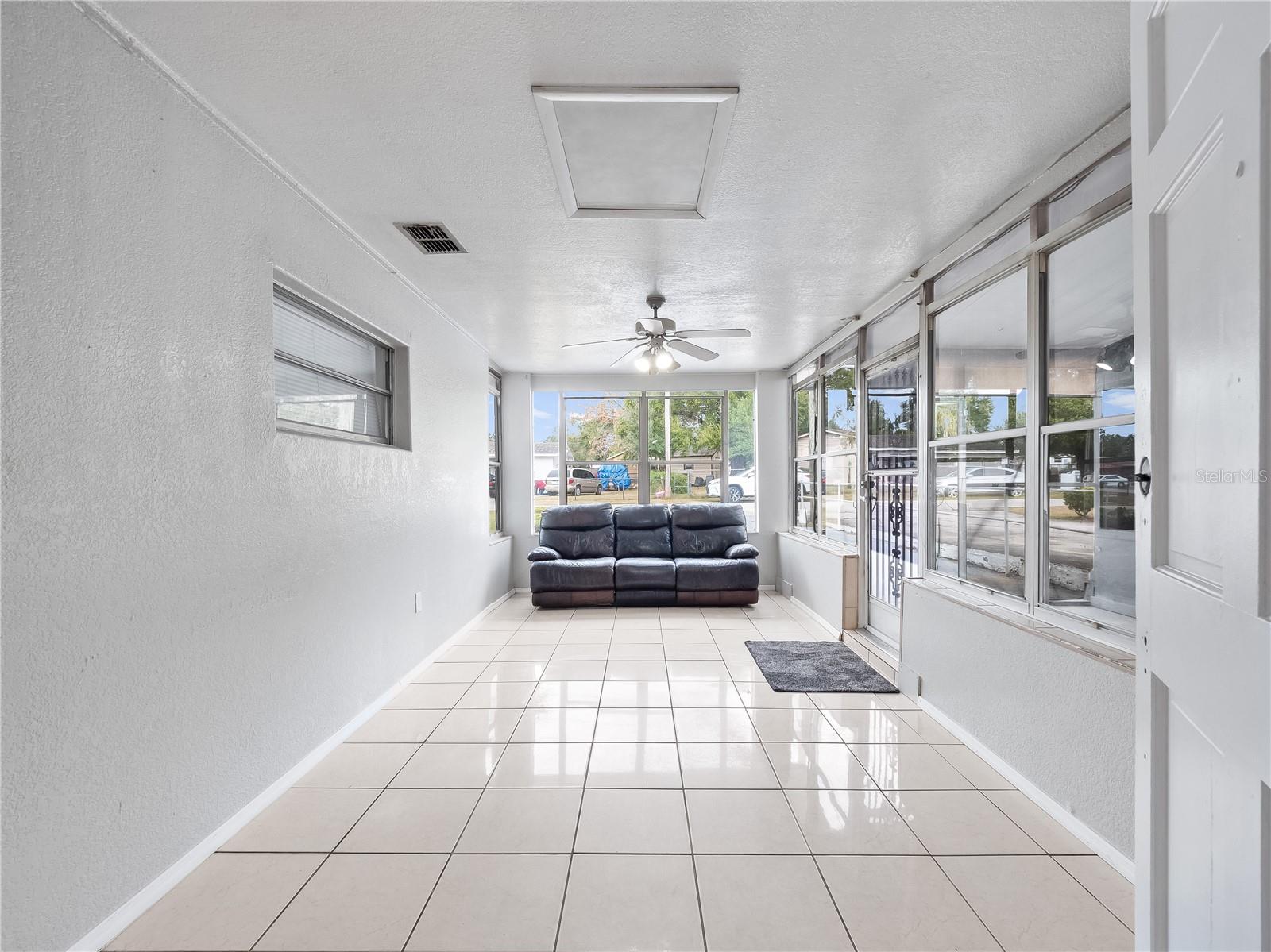 2911 DUDLEY DR photo 3