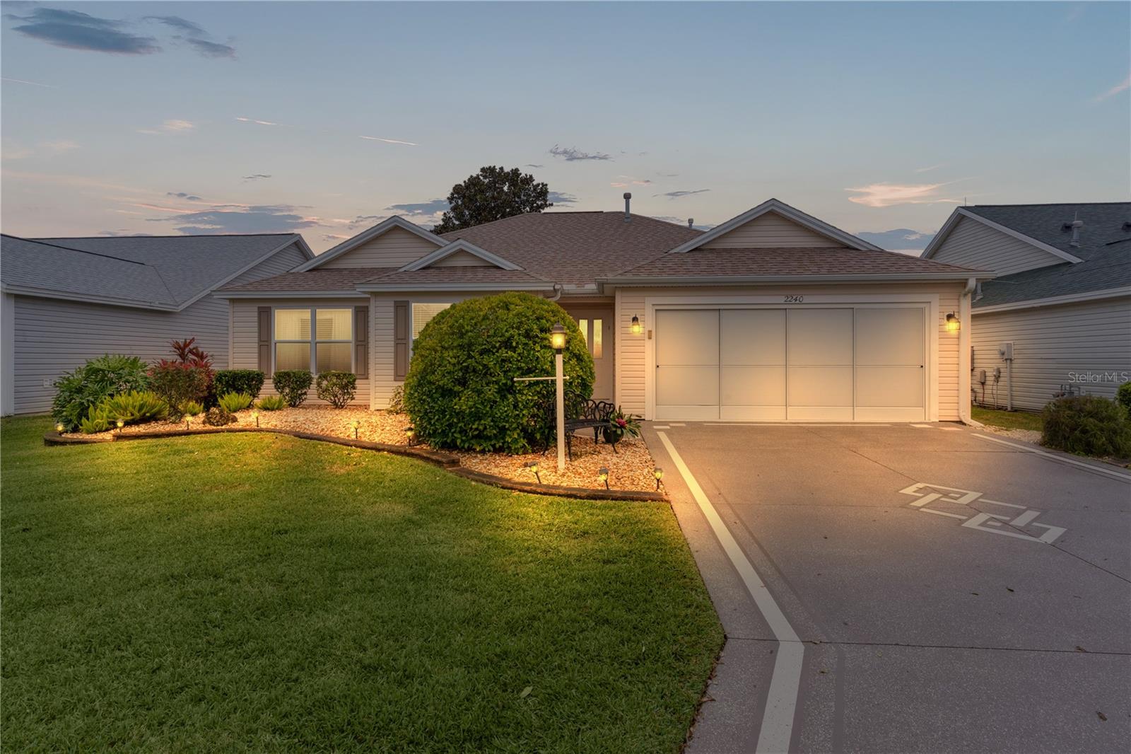 2240 AVON LOOP photo 2