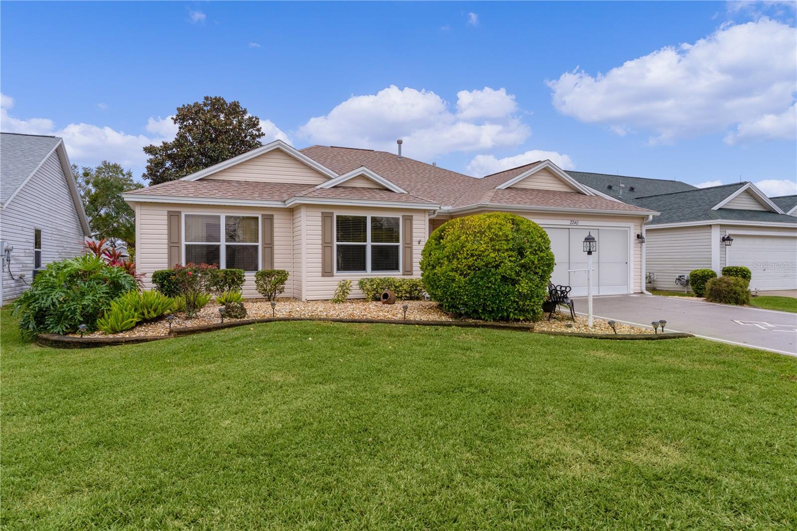 2240 AVON LOOP photo 4