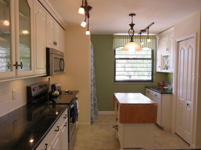 142 PINENEEDLE DR #142U photo 3