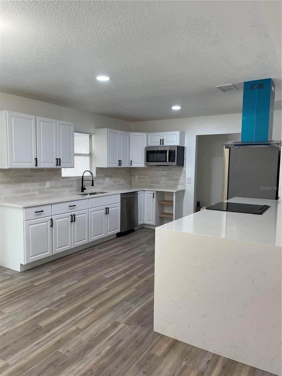 5921 SE 4TH PL photo 4