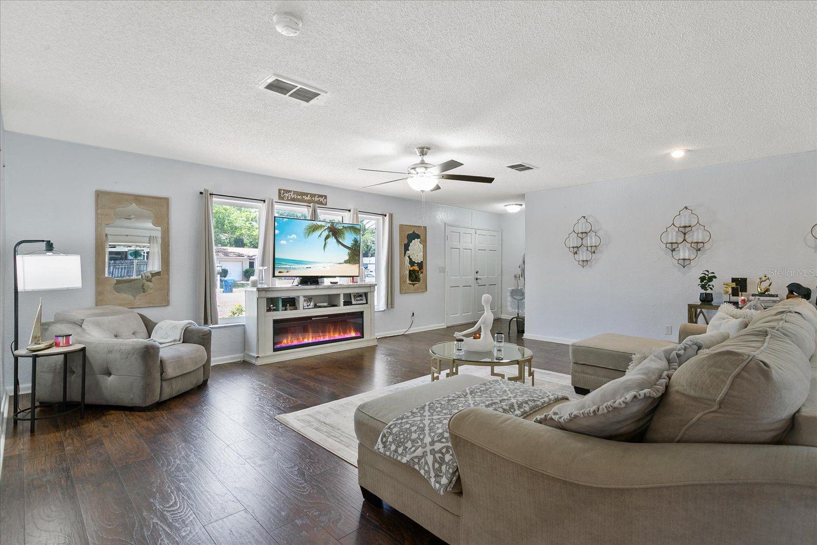 7304 GATES CIR photo 5