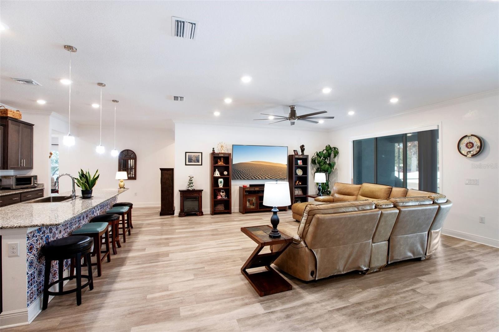 32 BIRCHTREE ST photo 2