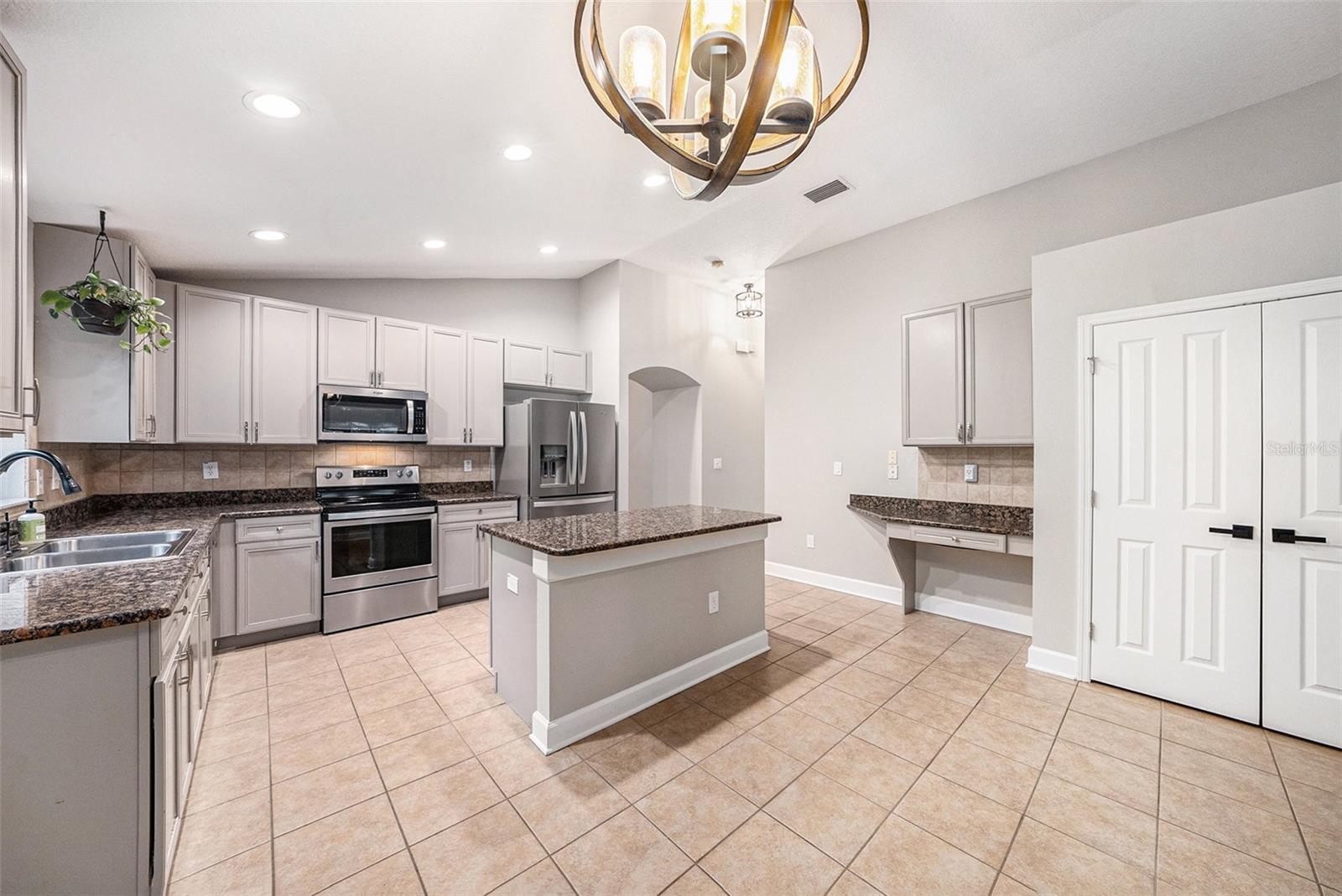 3850 OLDE LANARK DR photo 3