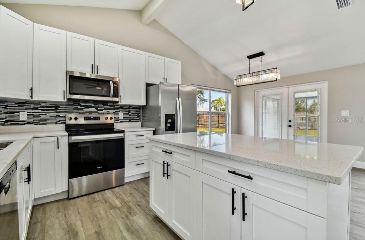 516 HIGHVIEW CIR N photo 5