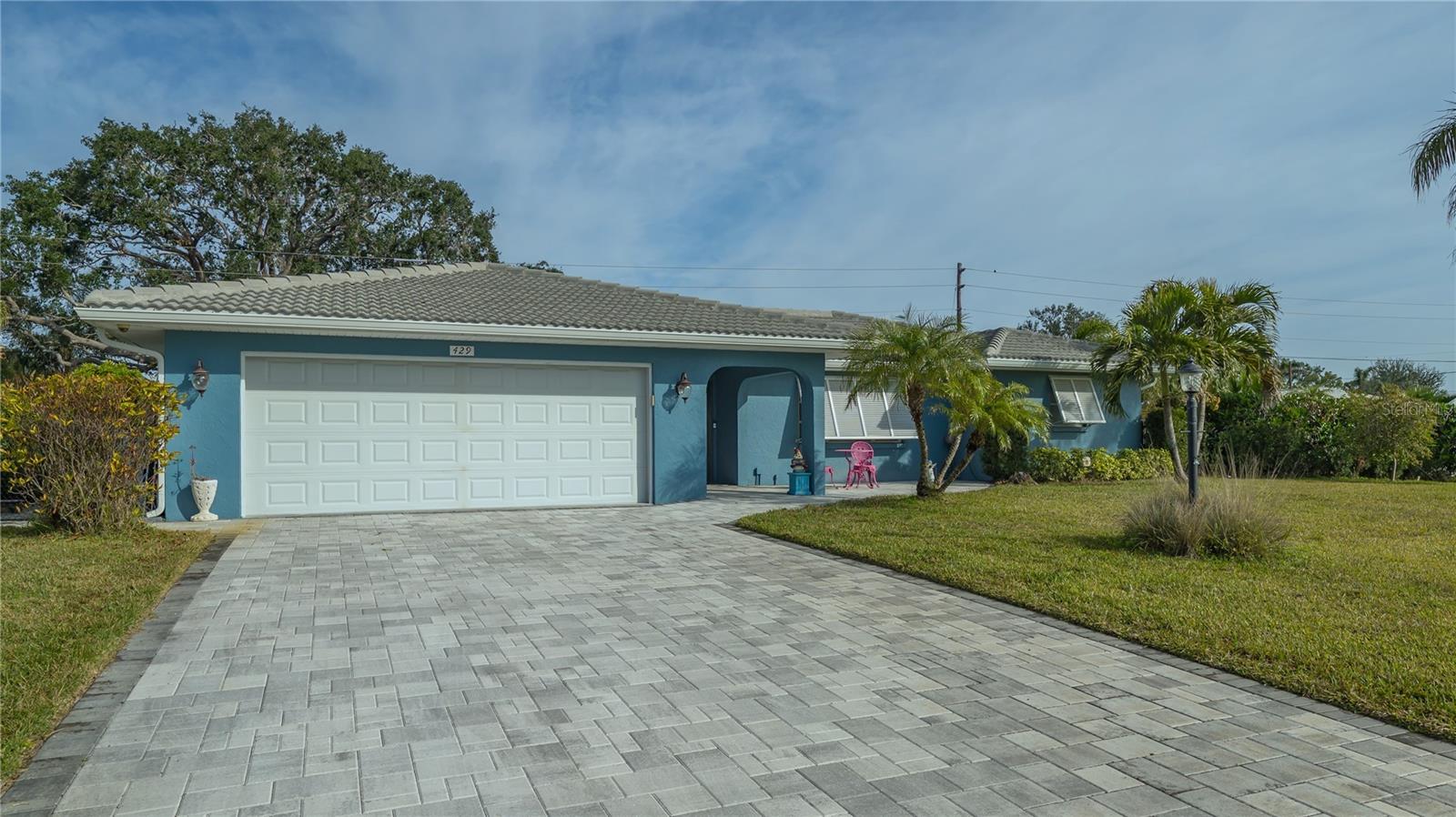 429 N ROSSETTI DR photo 2