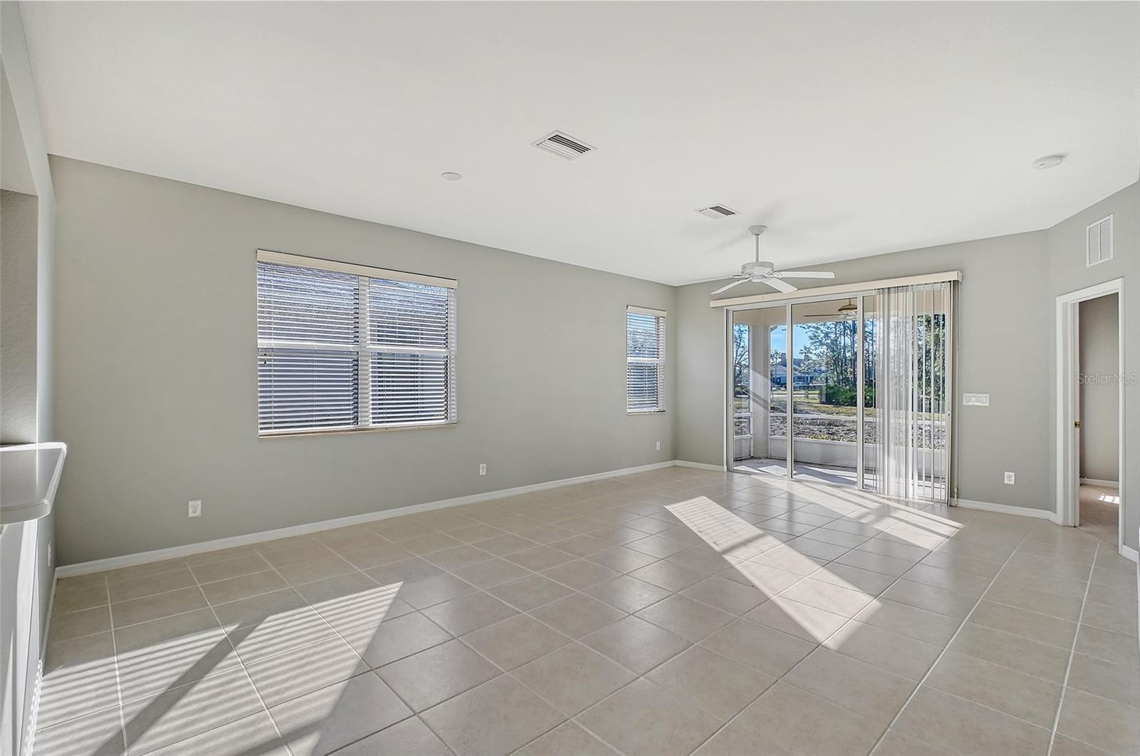 1910 SCARLETT AVE photo 4