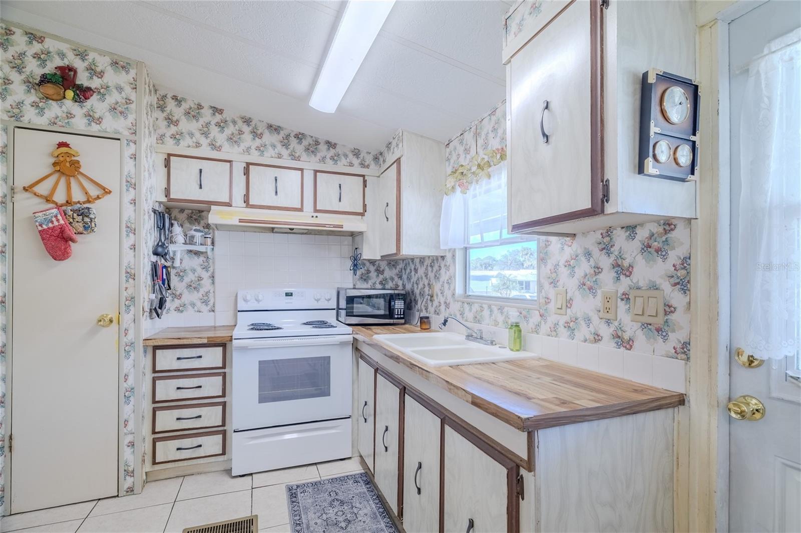 4328 CEDAR WAY photo 4