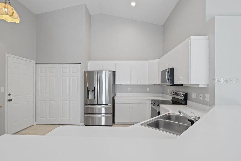 2608 EDGEWATER CT photo 4