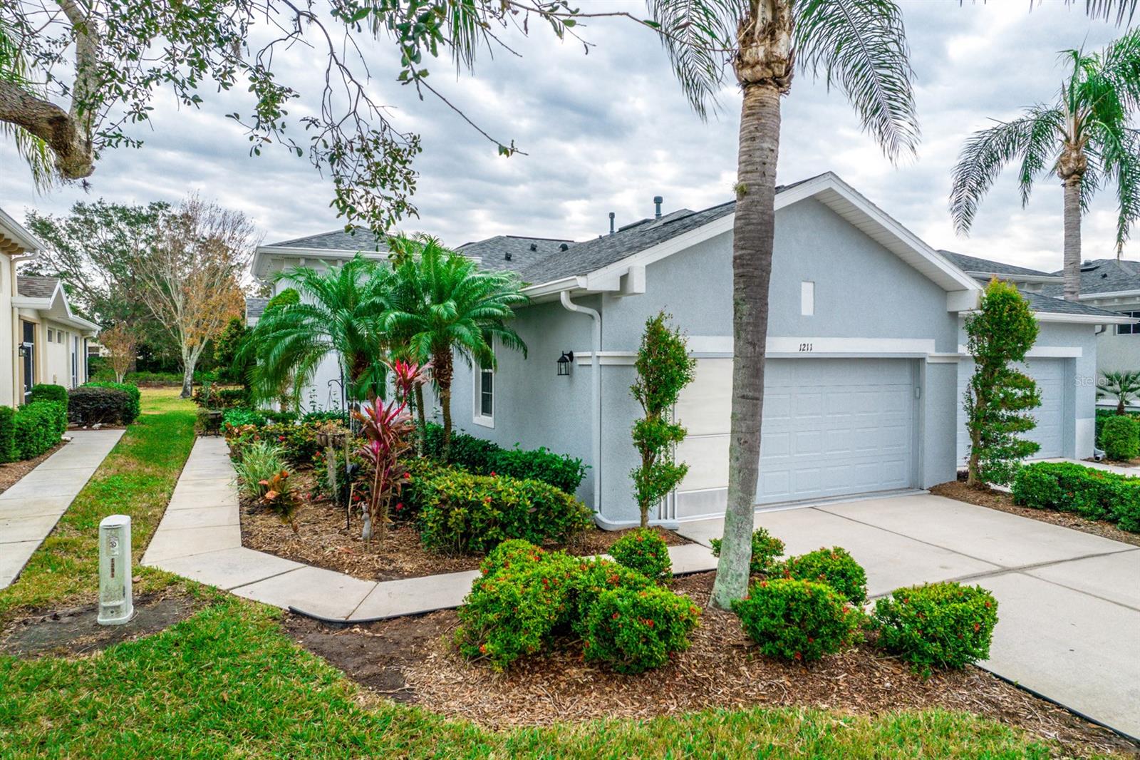 1211 LYNDHURST GREENS DR photo 2
