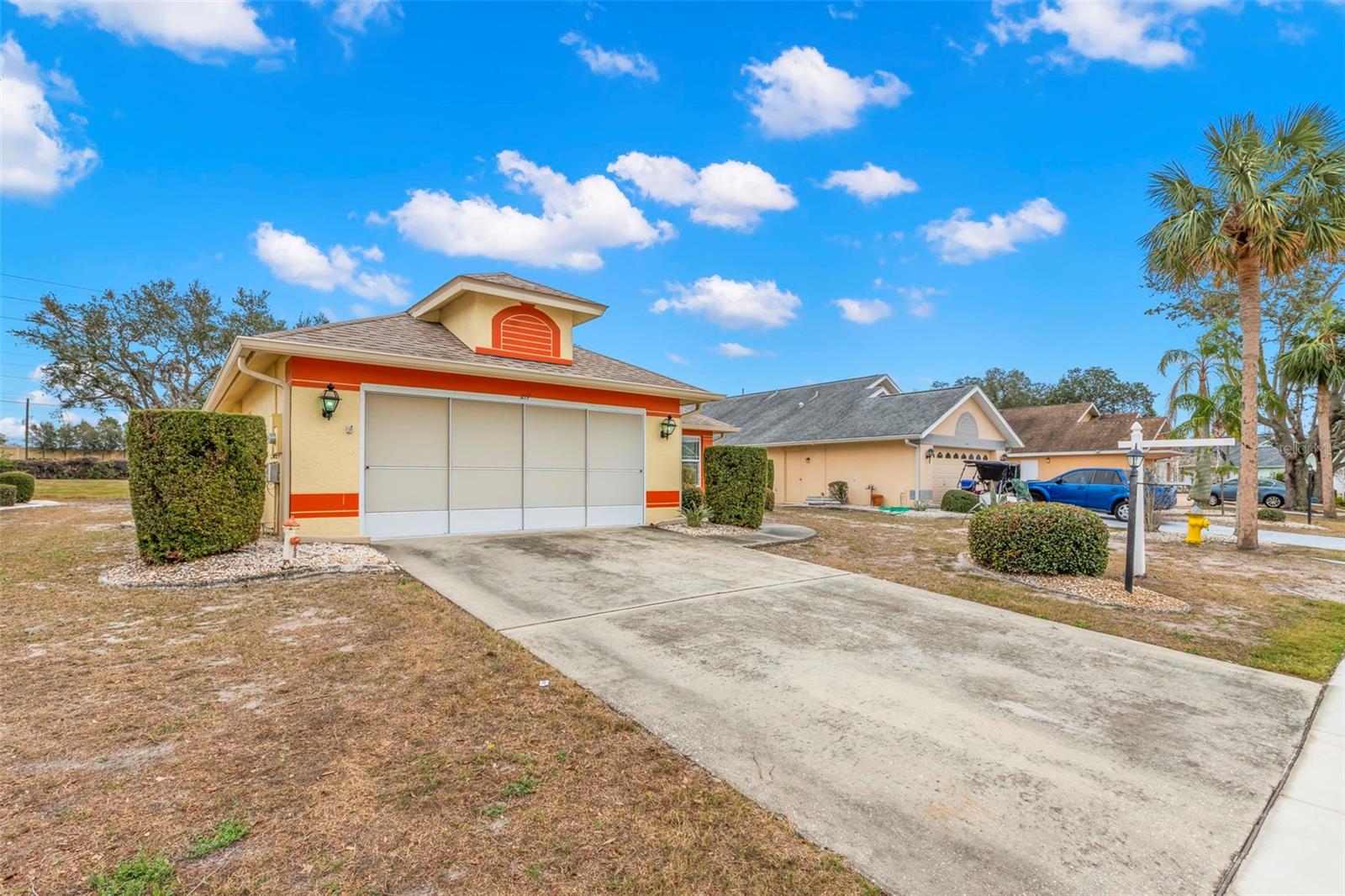 217 LINGER LN photo 2