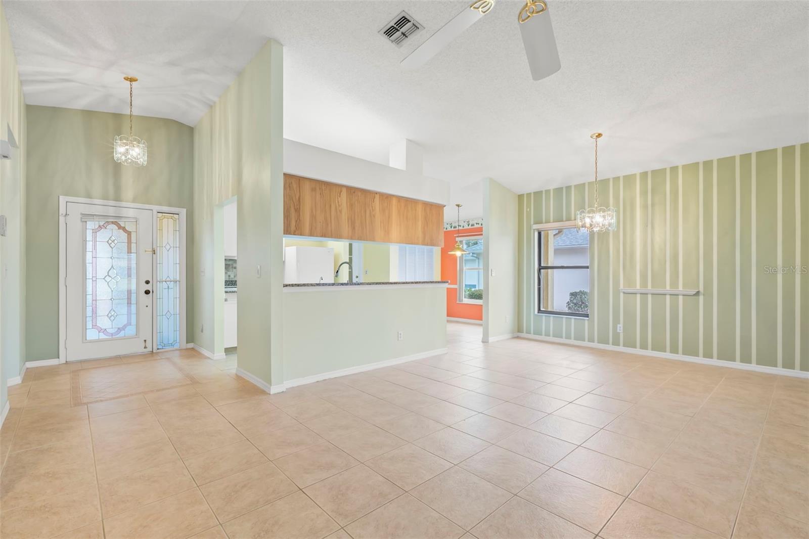217 LINGER LN photo 5